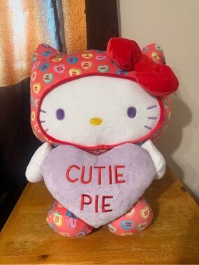 Hello Kitty Valentines Greeter